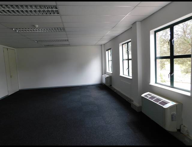 1,049M² OFFICE TO LET IN HYDE PARK